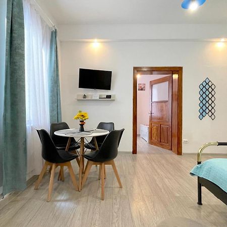 Evu Long Street Apartment Brasov Ngoại thất bức ảnh