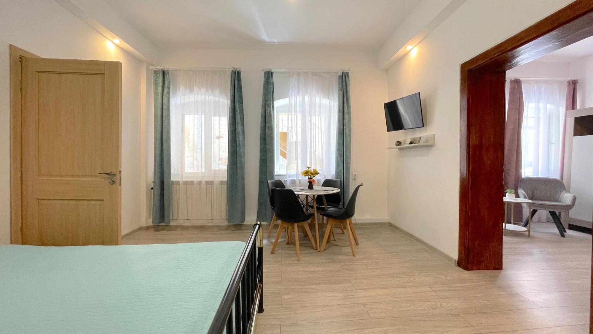 Evu Long Street Apartment Brasov Ngoại thất bức ảnh