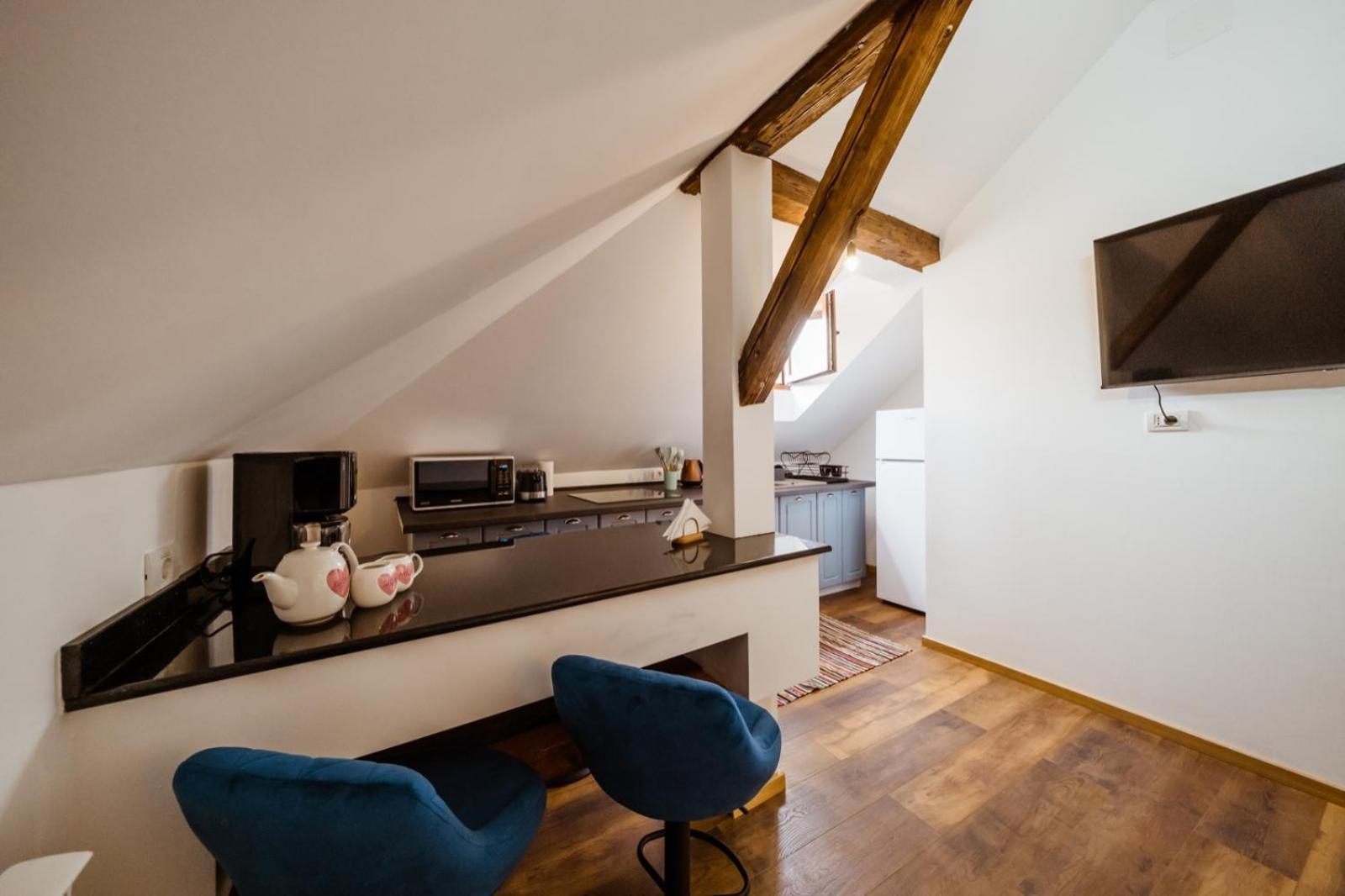 Evu Long Street Apartment Brasov Ngoại thất bức ảnh