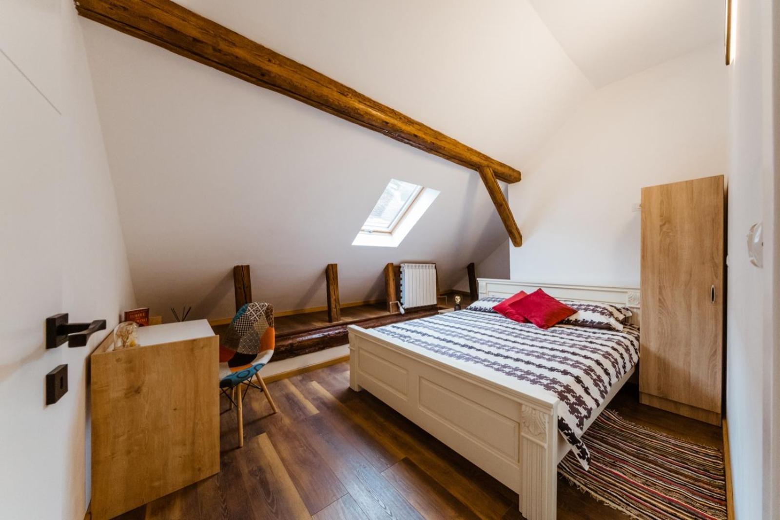 Evu Long Street Apartment Brasov Ngoại thất bức ảnh