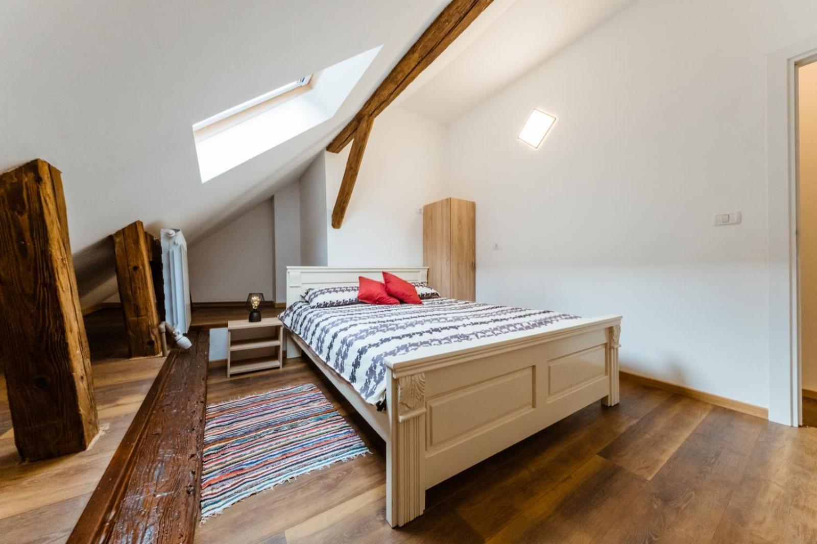 Evu Long Street Apartment Brasov Ngoại thất bức ảnh