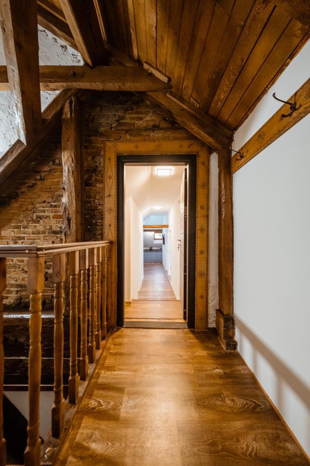 Evu Long Street Apartment Brasov Ngoại thất bức ảnh