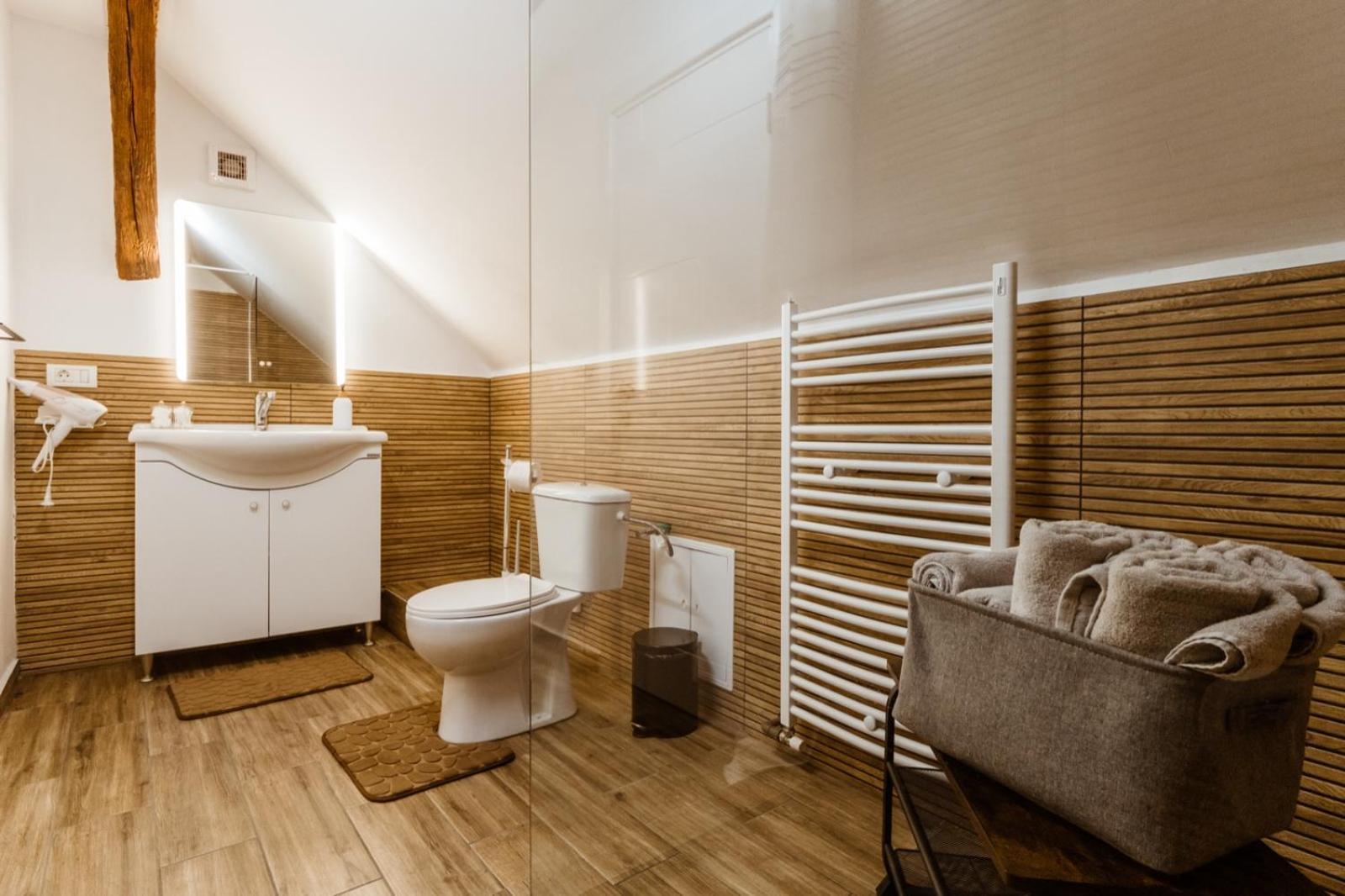Evu Long Street Apartment Brasov Ngoại thất bức ảnh