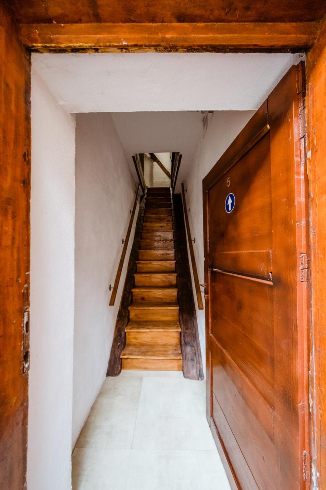Evu Long Street Apartment Brasov Ngoại thất bức ảnh