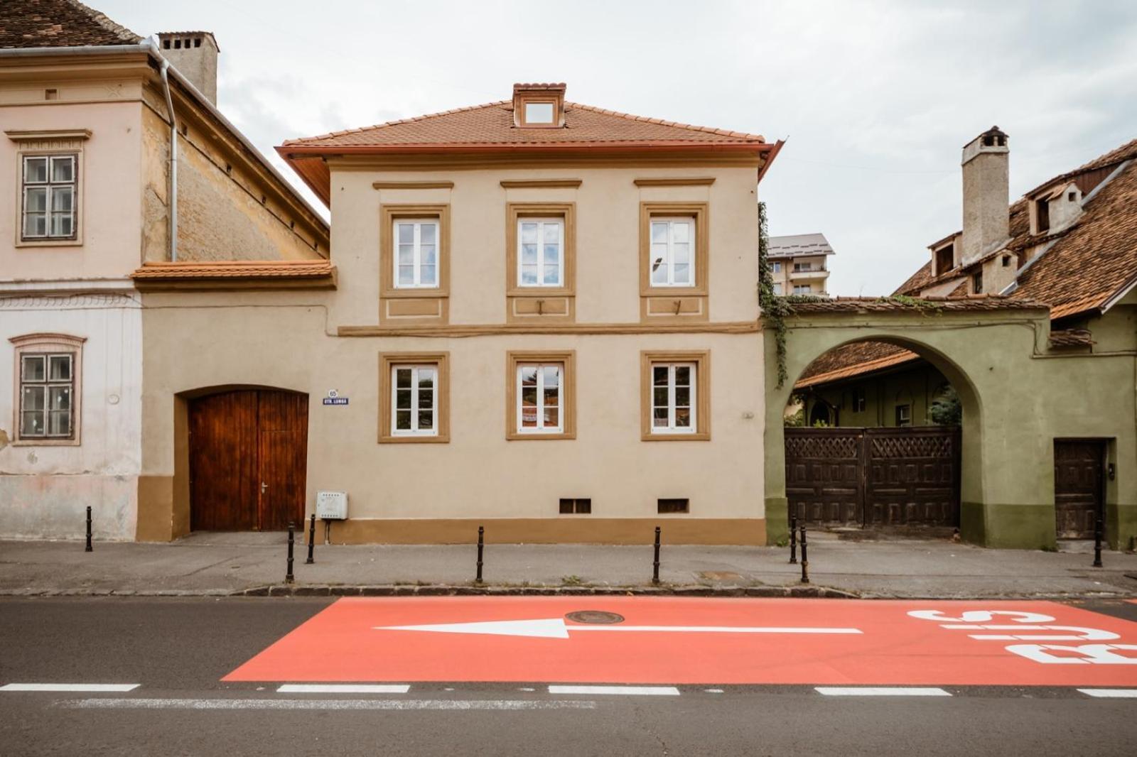 Evu Long Street Apartment Brasov Ngoại thất bức ảnh