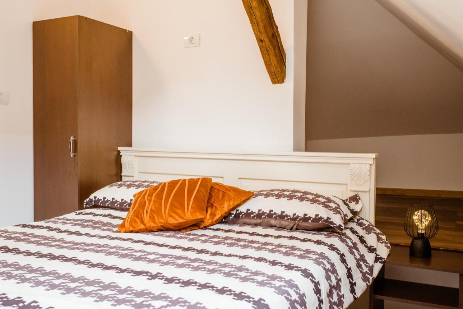 Evu Long Street Apartment Brasov Ngoại thất bức ảnh