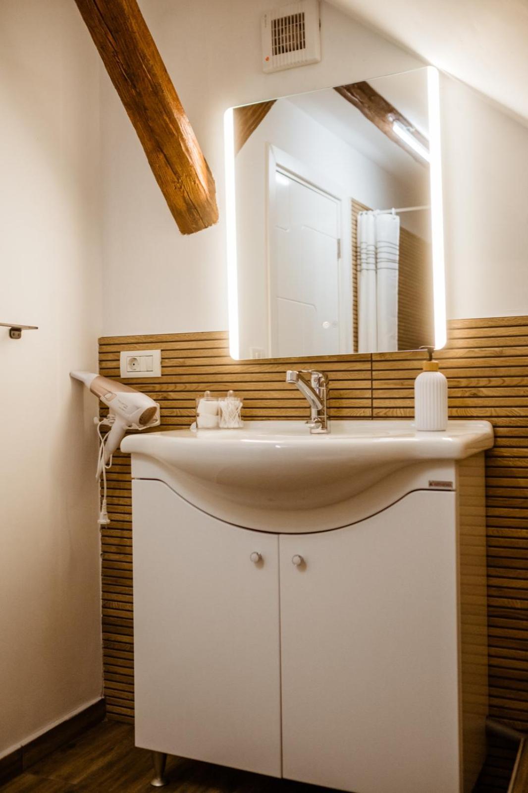 Evu Long Street Apartment Brasov Ngoại thất bức ảnh